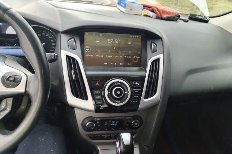 Used Ford Focus 2012 Hatchback 1.6L Automatic Fashion Edition Audio And AC Panel