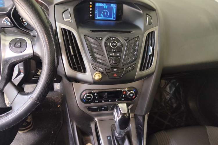 Used Ford Focus 2012 Sedan 1.6L Automatic Fashion Edition Audio And AC Panel