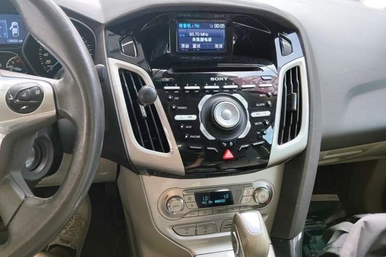 Used Ford Focus 2012 Sedan 2.0L Automatic Flagship Model Audio And AC Panel