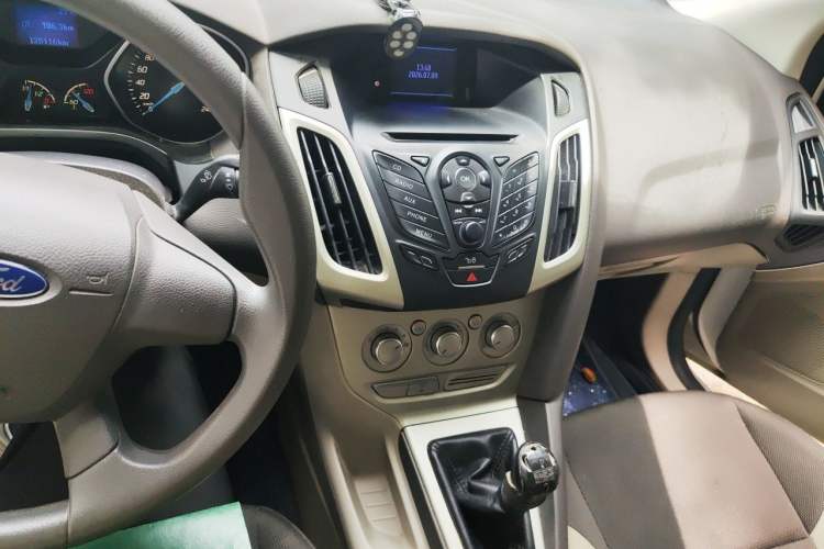 Used Ford Focus 2012 Sedan 1.6L Manual Comfort Model Audio And AC Panel