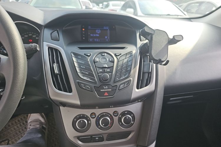 Used Ford Focus 2012 Hatchback 1.6L Automatic Comfort Model Audio And AC Panel
