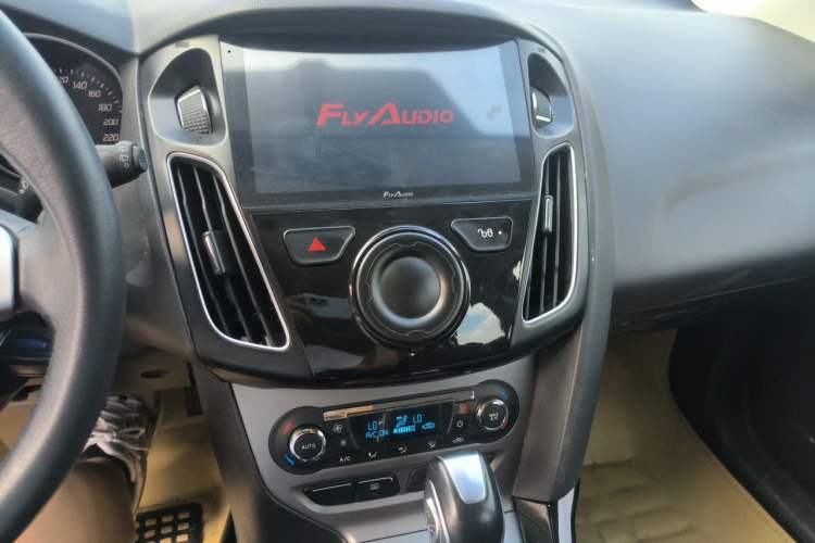Used Ford Focus 2012 Hatchback 1.6L Automatic Fashion Edition Audio And AC Panel