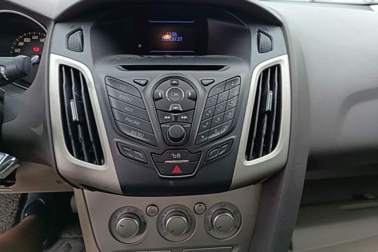 Used Ford Focus 2012 Sedan 1.6L Manual Comfort Model Audio And AC Panel