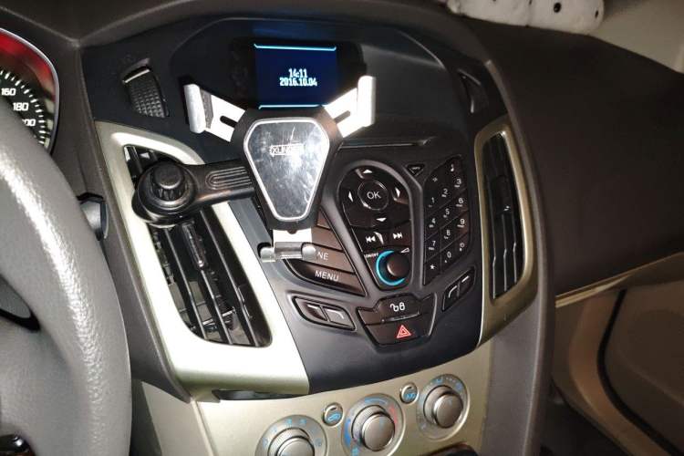 Used Ford Focus 2012 Sedan 1.6L Automatic Comfort Model Audio And AC Panel