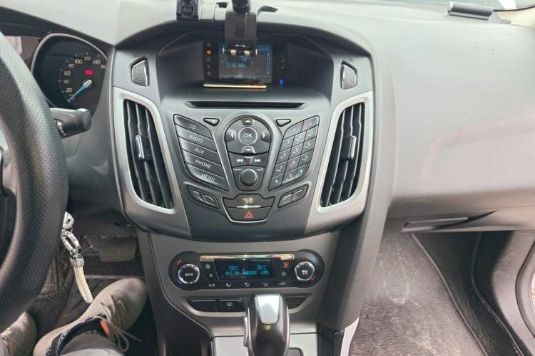 Used Ford Focus 2012 Sedan 1.6L Automatic Fashion Edition Audio And AC Panel