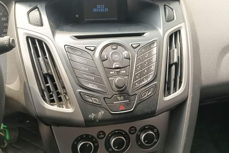 Used Ford Focus 2012 Hatchback 1.6L Automatic Comfort Model Audio And AC Panel