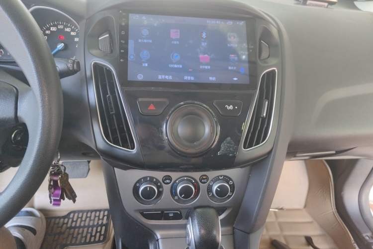 Used Ford Focus 2012 Hatchback 1.6L Automatic Comfort Model Audio And AC Panel