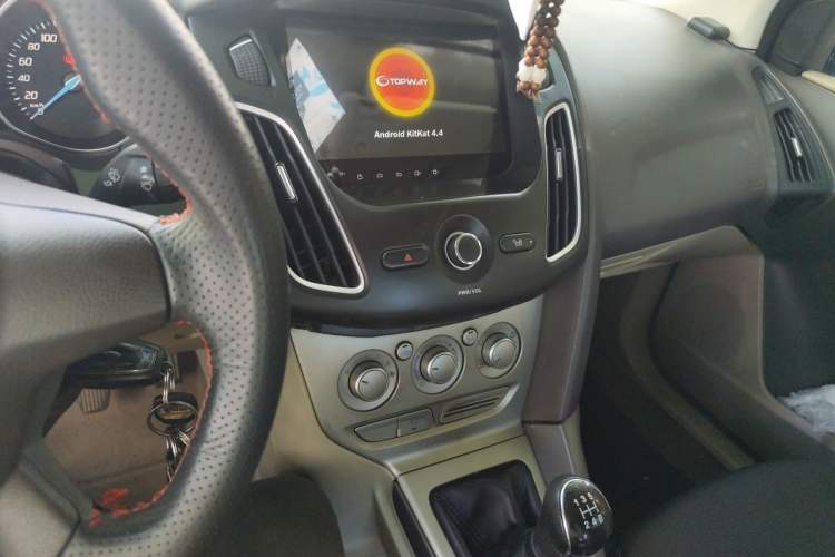 Used Ford Focus 2012 Sedan 1.6L Manual Comfort Model Audio And AC Panel