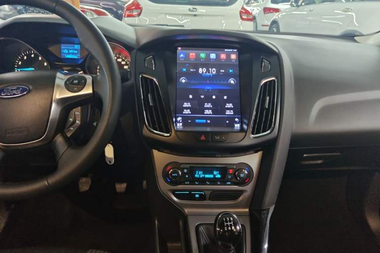 Used Ford Focus 2012 Sedan 1.6L Manual Fashion Edition Audio And AC Panel