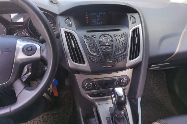 Used Ford Focus 2012 Sedan 1.6L Automatic Fashion Edition Audio And AC Panel
