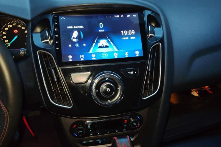 Used Ford Focus 2012 Hatchback 1.6L Automatic Fashion Edition Audio And AC Panel