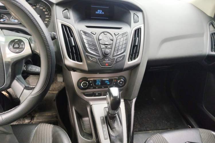 Used Ford Focus 2012 Hatchback 1.6L Automatic Fashion Edition Audio And AC Panel