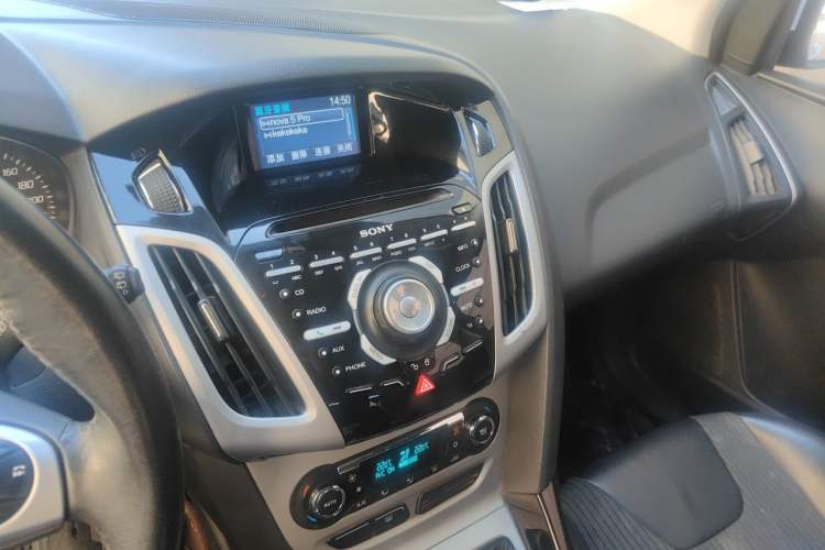 Used Ford Focus 2012 Hatchback 2.0L Manual Luxury Sport Model Audio And AC Panel