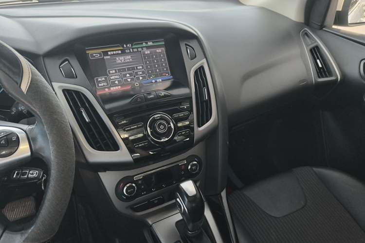 Used Ford Focus 2012 Sedan 1.6L Automatic Fashion Edition Audio And AC Panel