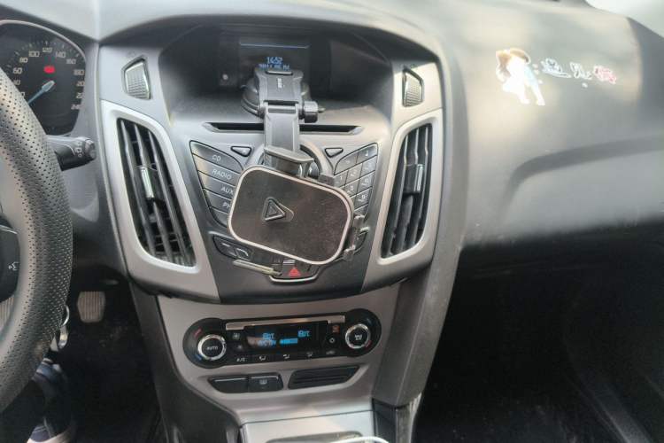 Used Ford Focus 2012 Hatchback 1.6L Manual Fashion Edition Audio And AC Panel