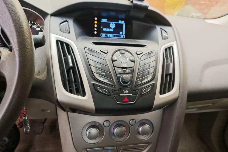 Used Ford Focus 2012 Sedan 1.6L Manual Comfort Model Audio And AC Panel