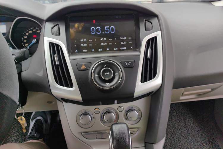 Used Ford Focus 2012 Sedan 1.6L Automatic Comfort Model Audio And AC Panel