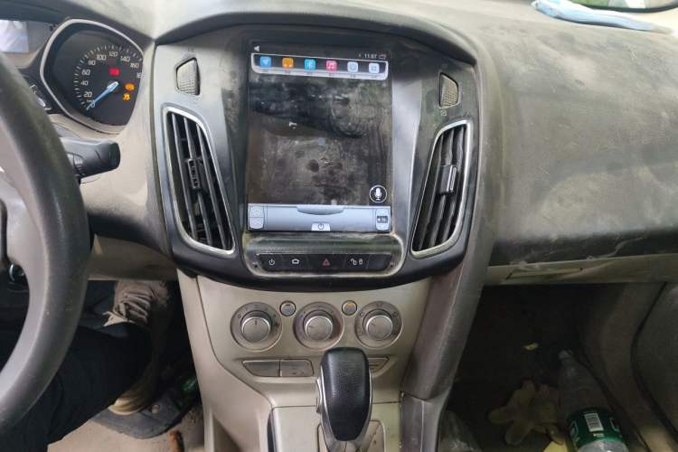 Used Ford Focus 2012 Sedan 1.6L Automatic Comfort Model Audio And AC Panel