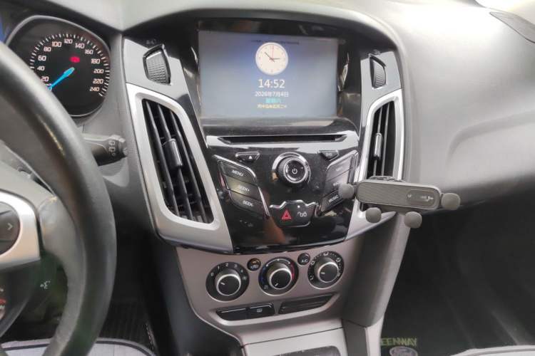 Used Ford Focus 2012 Hatchback 1.6L Manual Comfort Model Audio And AC Panel