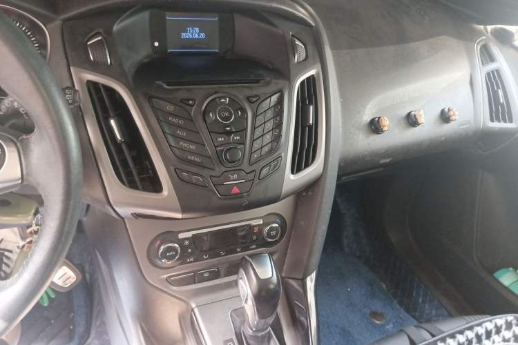Used Ford Focus 2012 Hatchback 1.6L Automatic Fashion Edition Audio And AC Panel