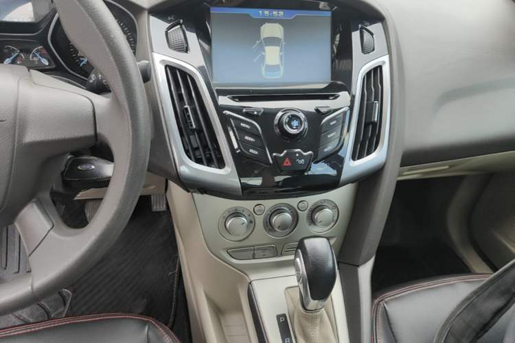 Used Ford Focus 2012 Hatchback 1.6L Automatic Comfort Model Audio And AC Panel