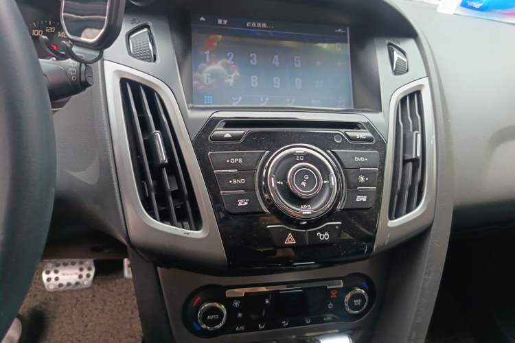 Used Ford Focus 2012 Hatchback 1.6L Automatic Fashion Edition Audio And AC Panel