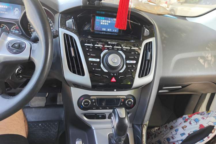 Used Ford Focus 2012 Hatchback 2.0L Automatic Luxury Sport Model Audio And AC Panel