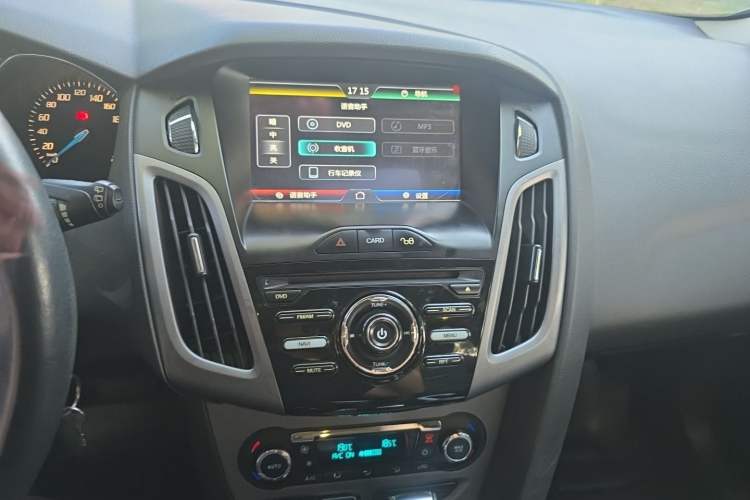 Used Ford Focus 2012 Hatchback 1.6L Automatic Fashion Edition Audio And AC Panel