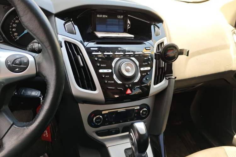 Used Ford Focus 2012 Hatchback 2.0L Automatic Luxury Sport Model Audio And AC Panel