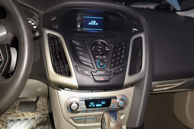 Used Ford Focus 2012 Hatchback 1.6L Automatic Fashion Edition Audio And AC Panel