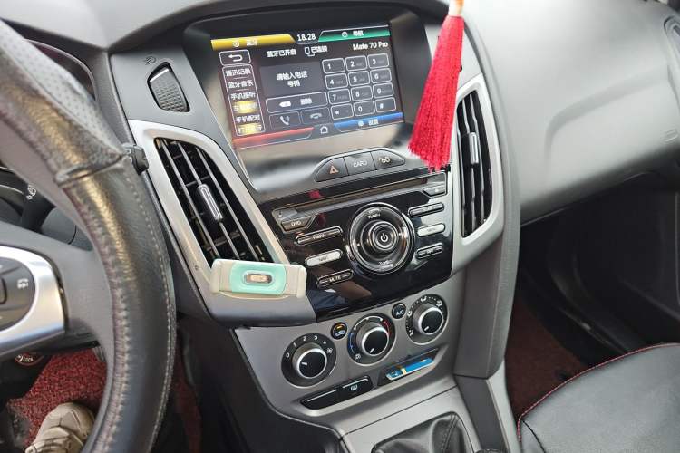 Used Ford Focus 2012 Hatchback 1.6L Manual Comfort Model Audio And AC Panel