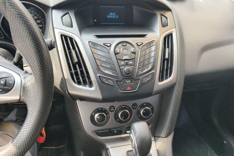 Used Ford Focus 2012 Hatchback 1.6L Automatic Comfort Model Audio And AC Panel