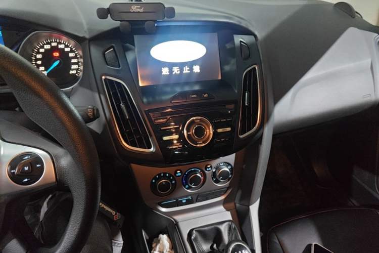 Used Ford Focus 2012 Hatchback 1.6L Manual Comfort Model Audio And AC Panel