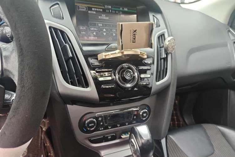 Used Ford Focus 2012 Hatchback 1.6L Automatic Fashion Edition Audio And AC Panel
