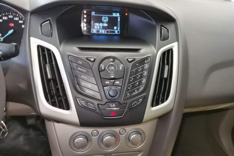 Used Ford Focus 2012 Sedan 1.6L Manual Comfort Model Audio And AC Panel