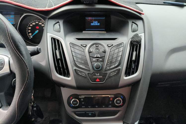 Used Ford Focus 2012 Hatchback 1.6L Manual Fashion Edition Audio And AC Panel