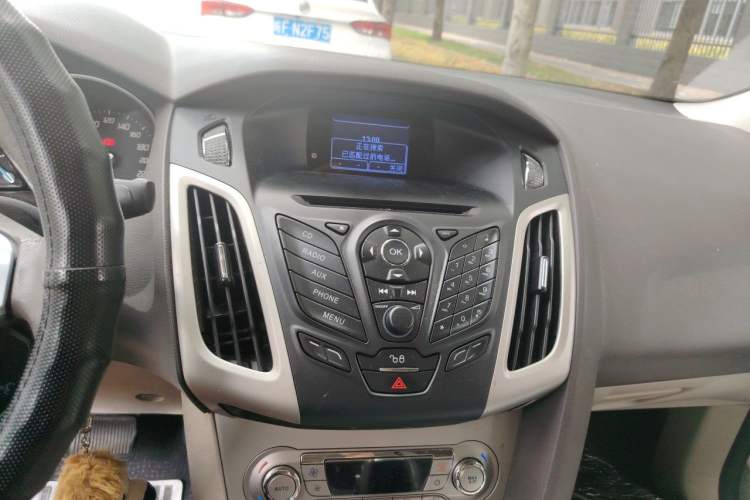 Used Ford Focus 2012 Sedan 1.6L Automatic Comfort Model Audio And AC Panel