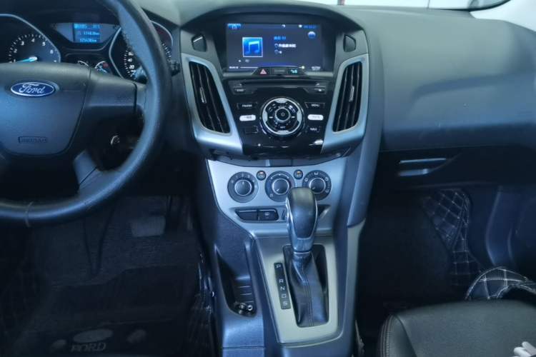 Used Ford Focus 2012 Hatchback 1.6L Automatic Comfort Model Audio And AC Panel