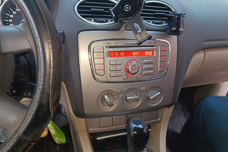 Used Ford Focus 2012 Hatchback Classic 1.8L Automatic Fashion Edition Audio And AC Panel