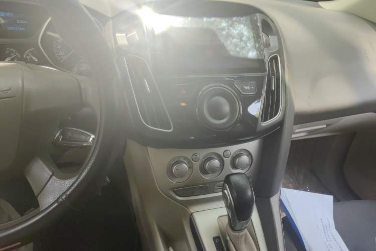 Used Ford Focus 2012 Sedan 1.6L Automatic Comfort Model Audio And AC Panel