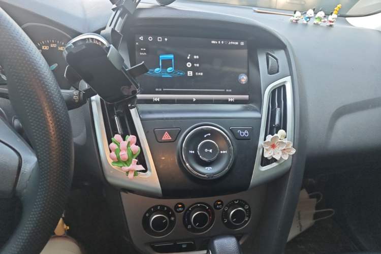 Used Ford Focus 2012 Hatchback 1.6L Automatic Comfort Model Audio And AC Panel