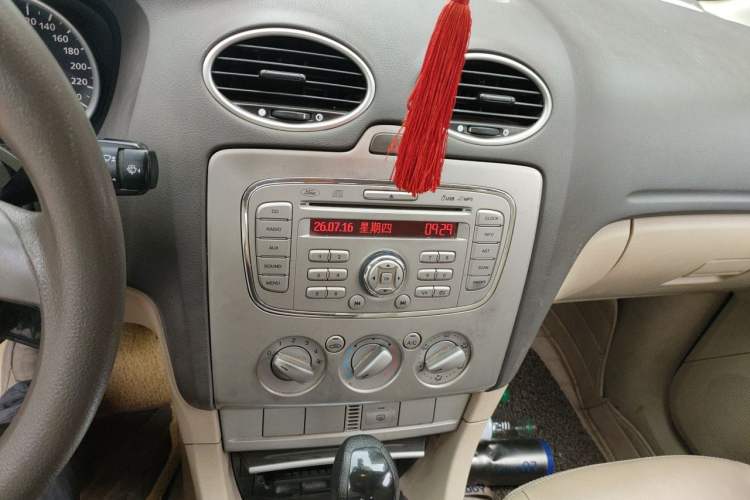 Used Ford Focus 2012 Hatchback Classic 1.8L Automatic Fashion Edition Audio And AC Panel