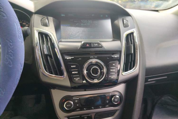 Used Ford Focus 2012 Sedan 1.6L Manual Fashion Edition Audio And AC Panel