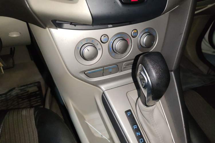Used Ford Focus 2012 Sedan 1.6L Automatic Comfort Model Audio And AC Panel