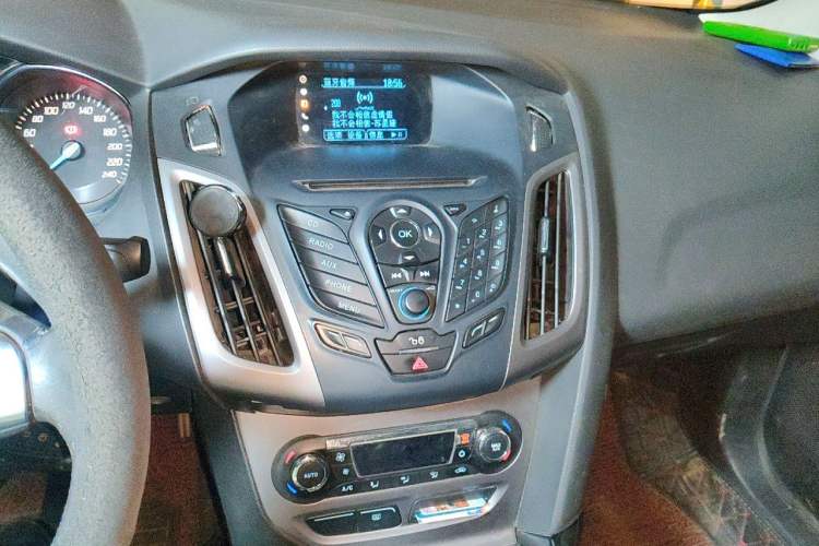 Used Ford Focus 2012 Sedan 1.6L Manual Fashion Edition Audio And AC Panel