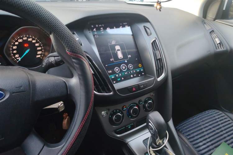 Used Ford Focus 2012 Hatchback 1.6L Automatic Comfort Model Audio And AC Panel