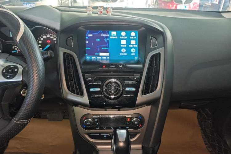 Used Ford Focus 2012 Hatchback 1.6L Automatic Fashion Edition Audio And AC Panel