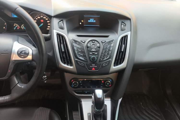 Used Ford Focus 2012 Sedan 1.6L Automatic Fashion Edition Audio And AC Panel