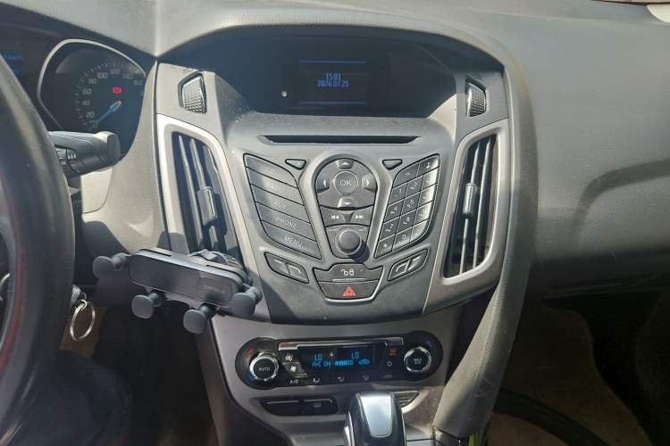 Used Ford Focus 2012 Sedan 1.6L Automatic Fashion Edition Audio And AC Panel