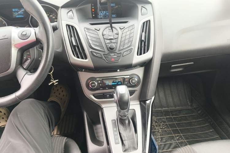 Used Ford Focus 2012 Sedan 1.6L Automatic Fashion Edition Audio And AC Panel